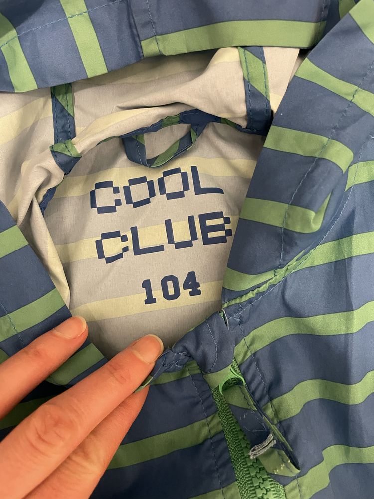 Cieniutka kurtka przeciwdeszczowa rozmiar 104 cool club smyk