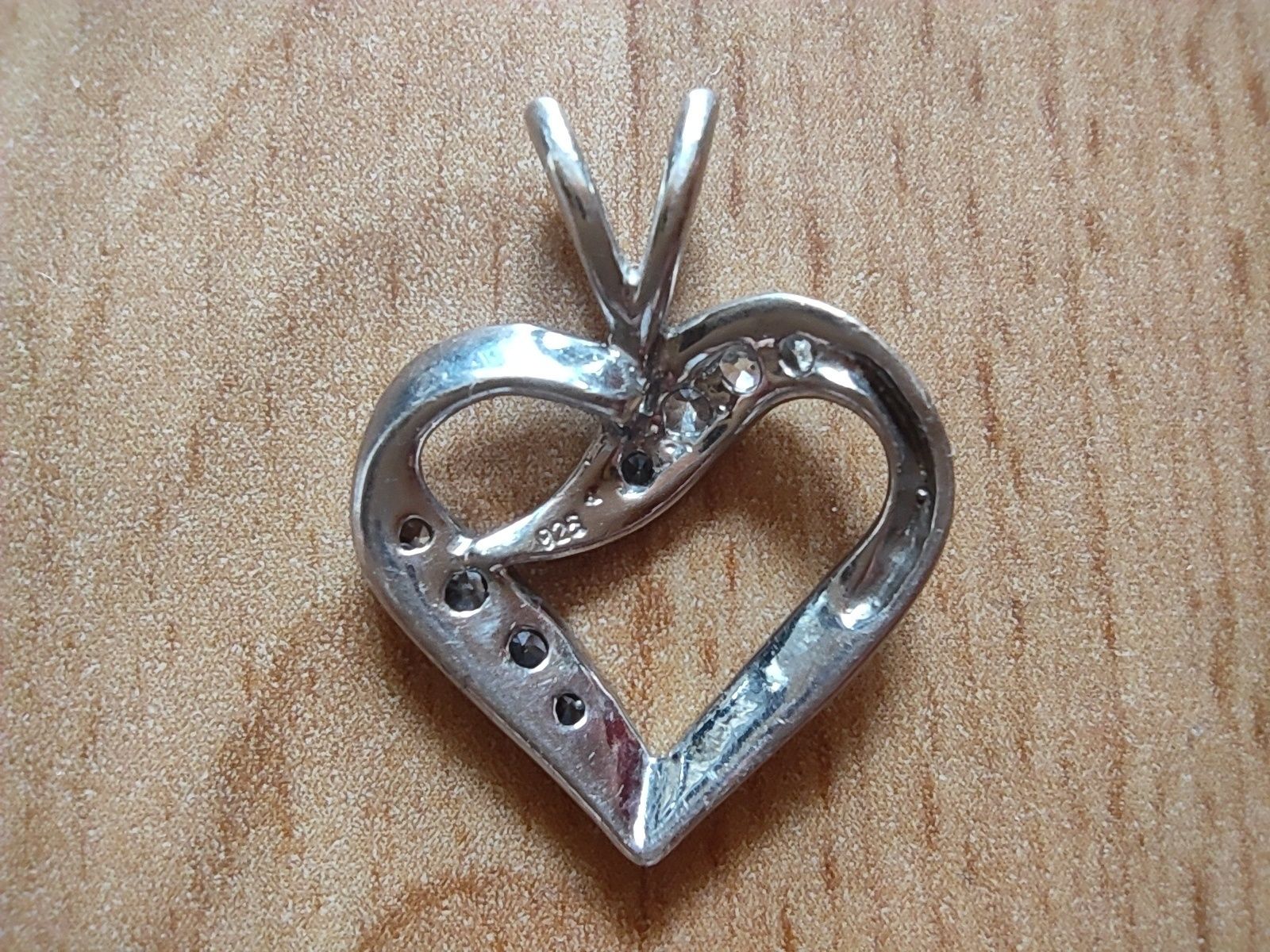 Piękna zawieszka do naszyjnika w kształcie serca srebro 925 z cyrkonia