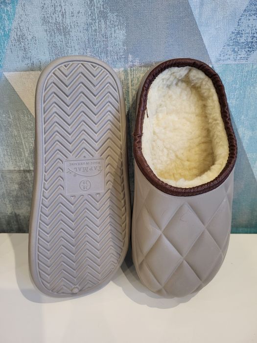 Утепленные тапочки сабо бежевые