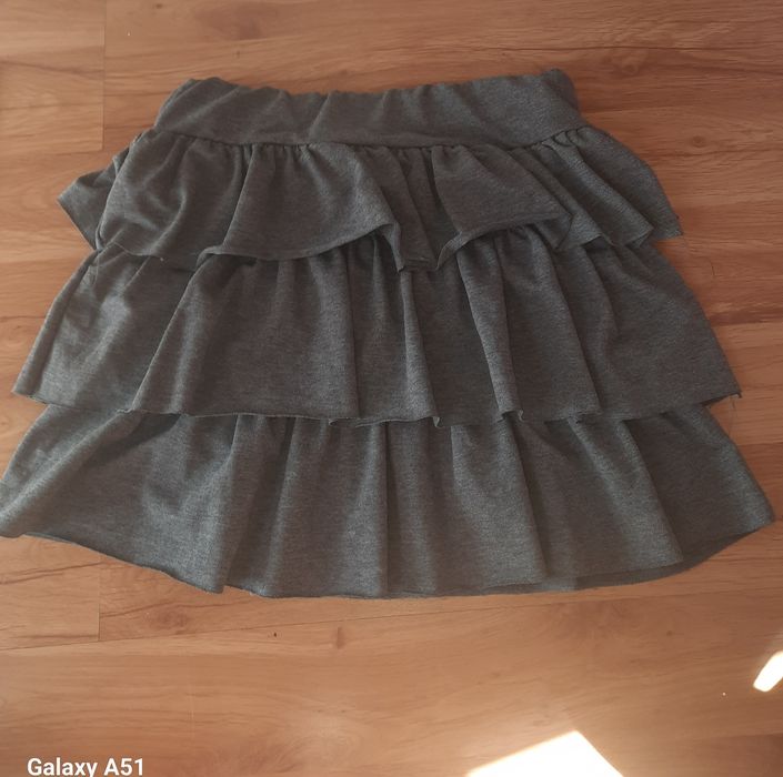 Ciemno szara spódniczka