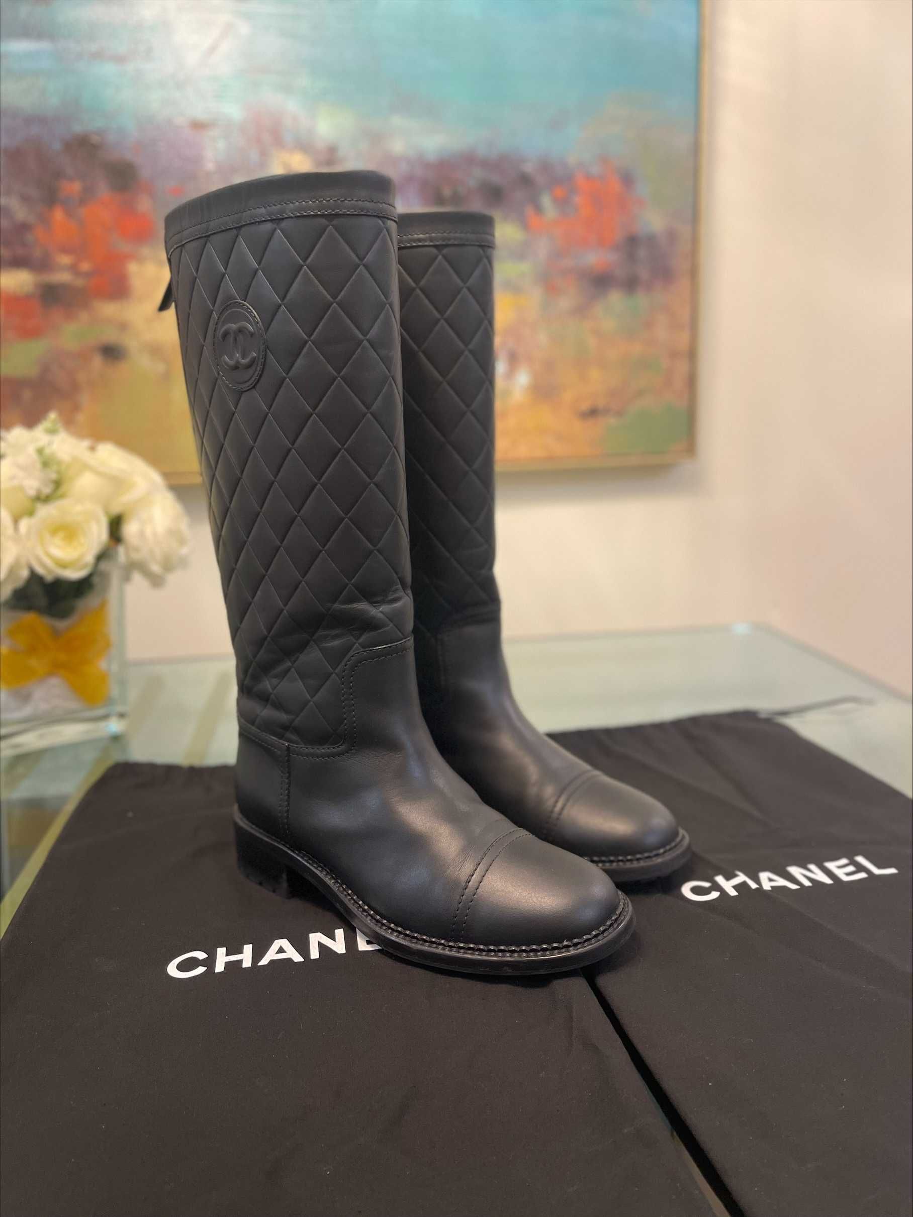 Botas Chanel Acolchoadas de Pele