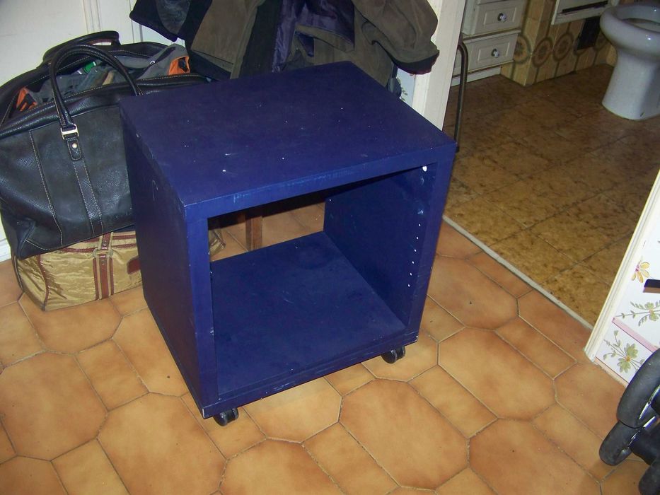 movel pequeno de apoio com rodas giratórias