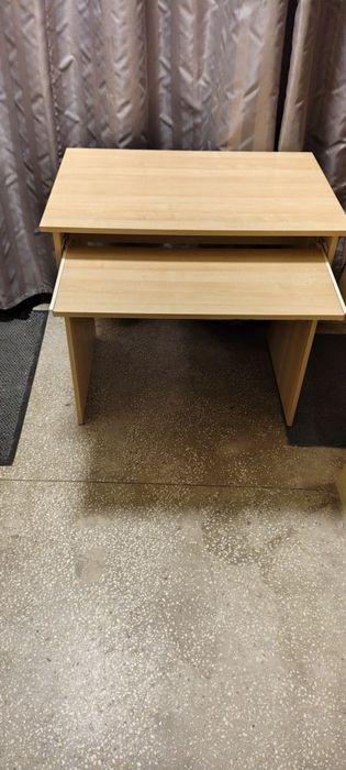Biurko z szufladą na klawiaturę
