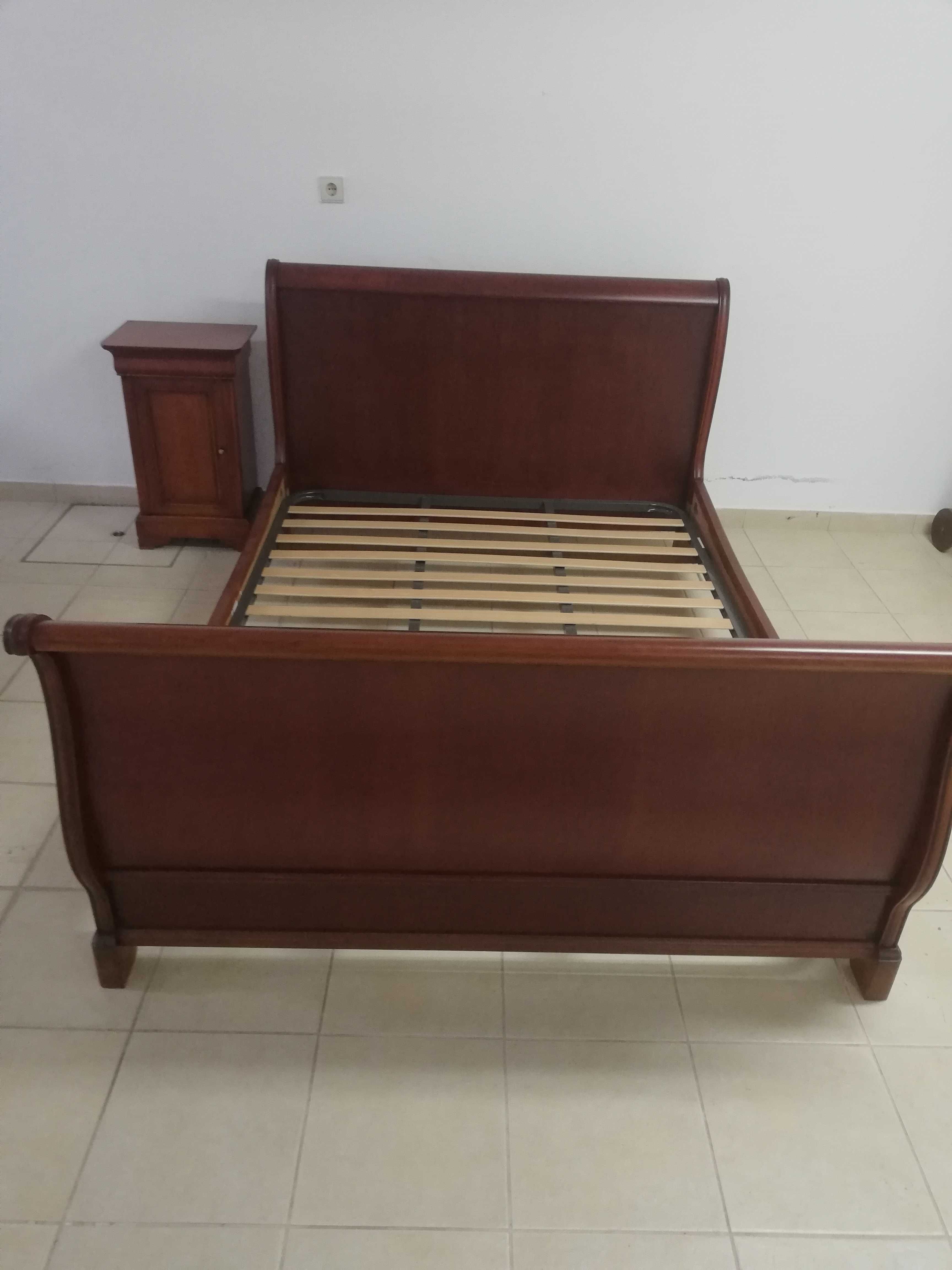 Lit de 140X190 en bois de meurisier
