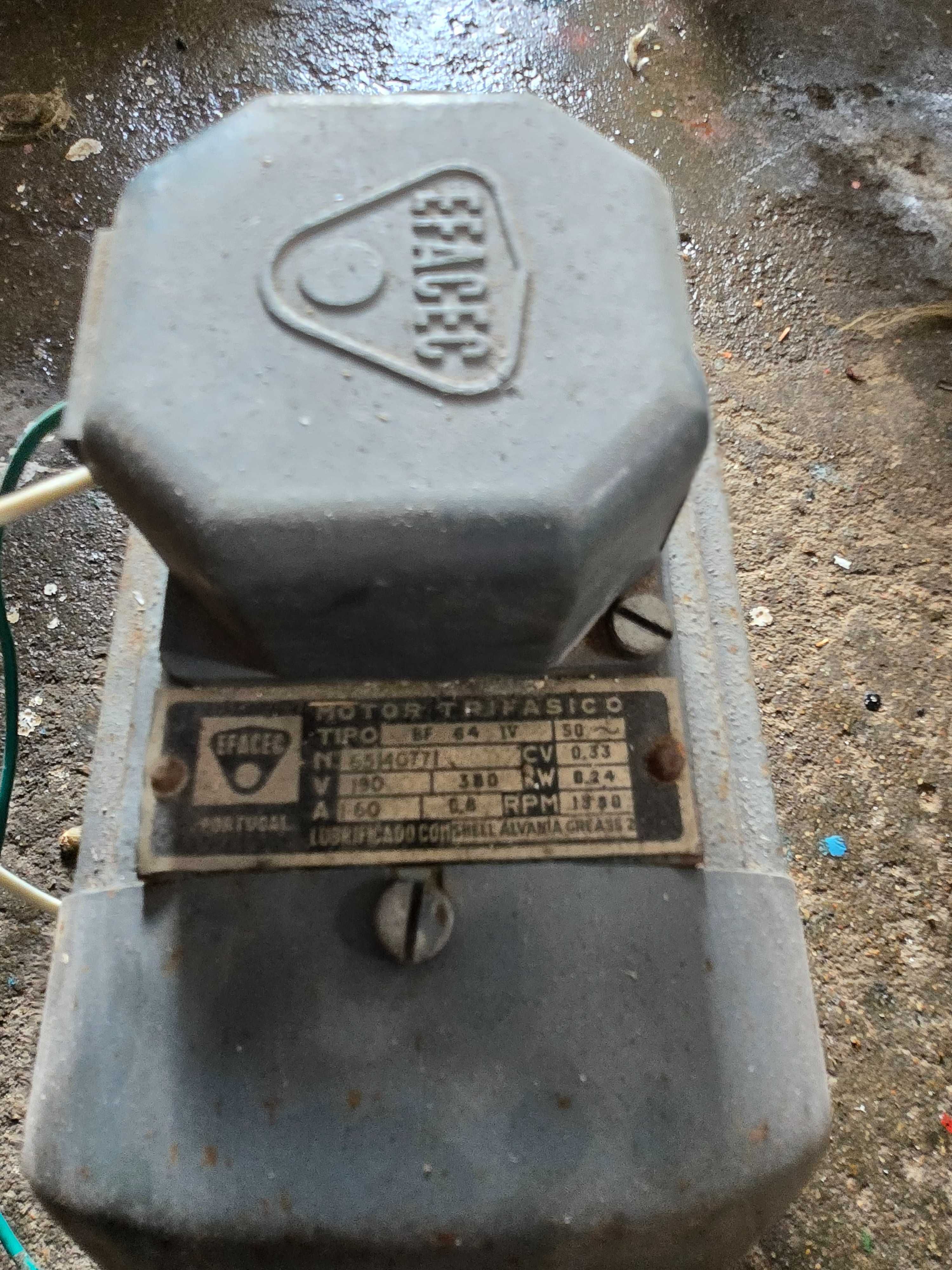 Motor trifásico Efacec - testado e a funcionar