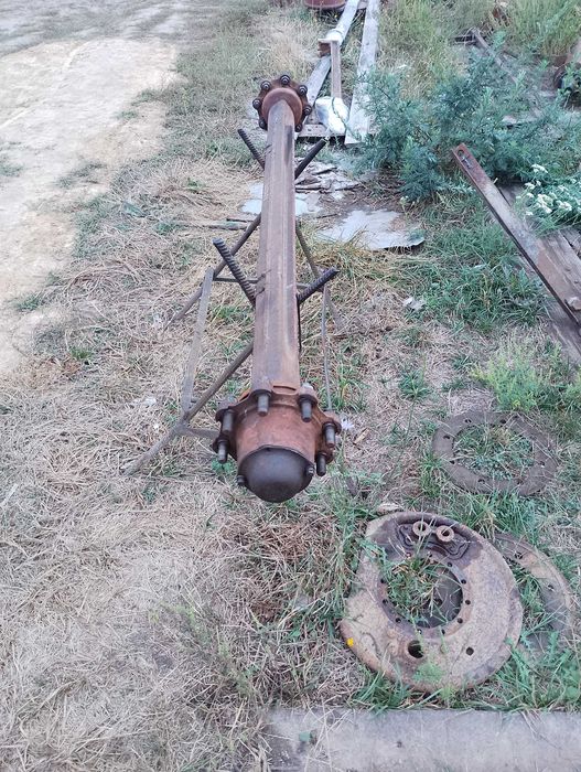 Ось вісь балка тракторного прицепа 2птс4