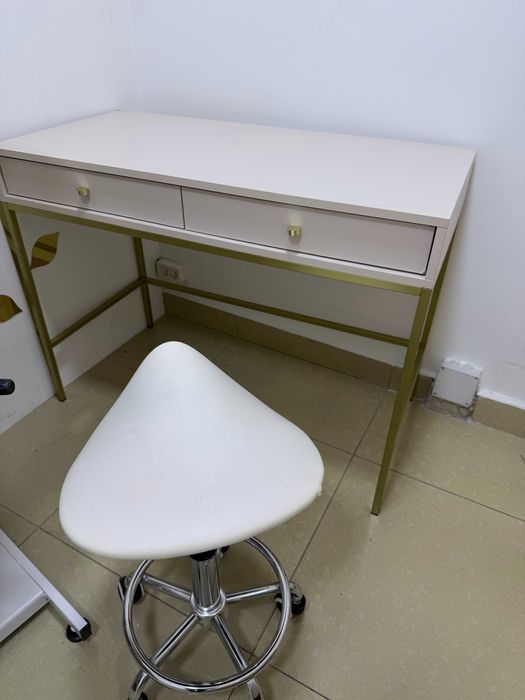 BIURKO + GRATIS  (taboret kosmetyczny)