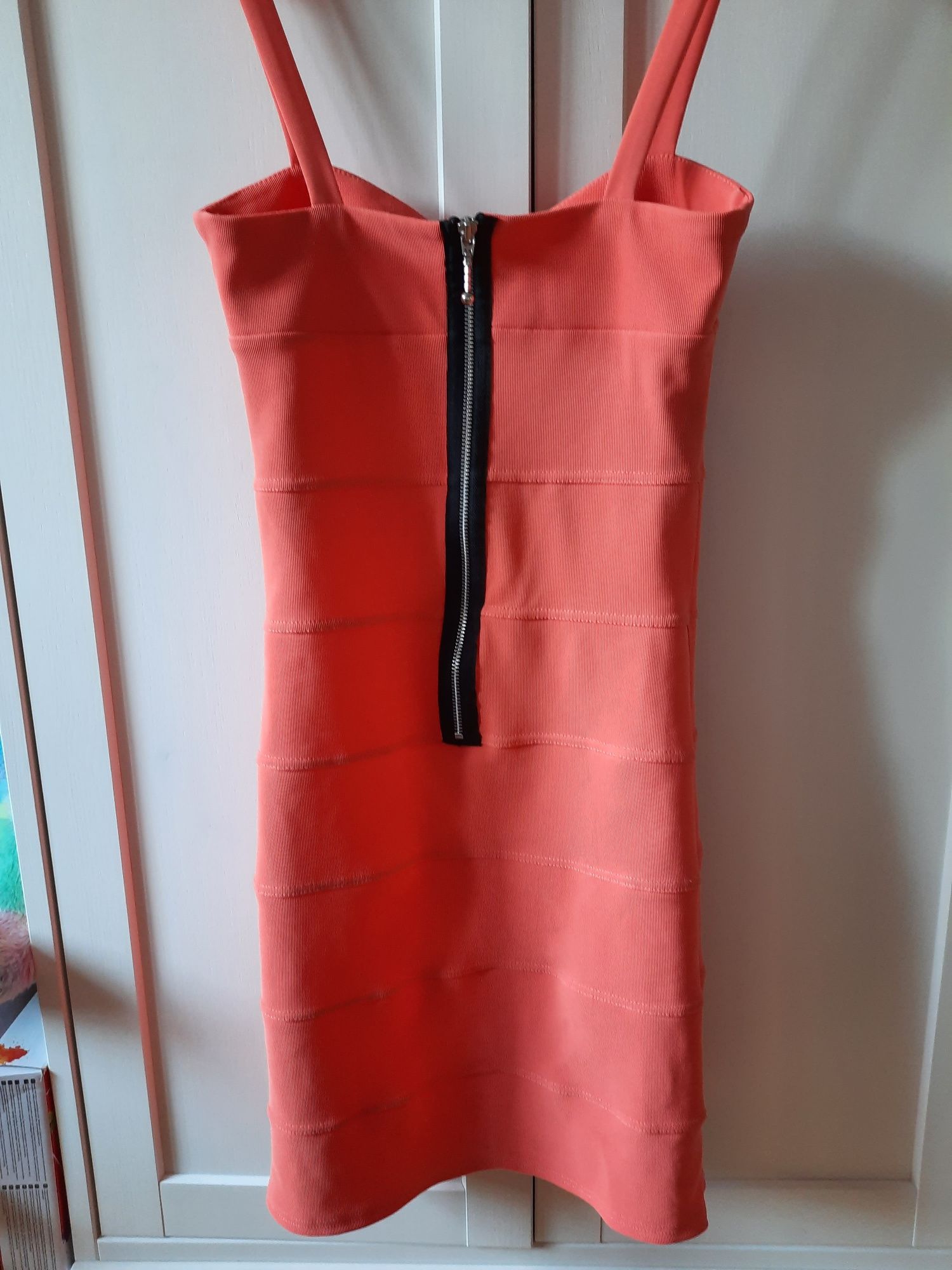 Sukienka roz 36 dopasowana