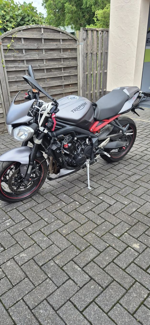 Triumph Street Triple TRIUMPH Street Triple R 675 Arrow. 1 Właściciel .