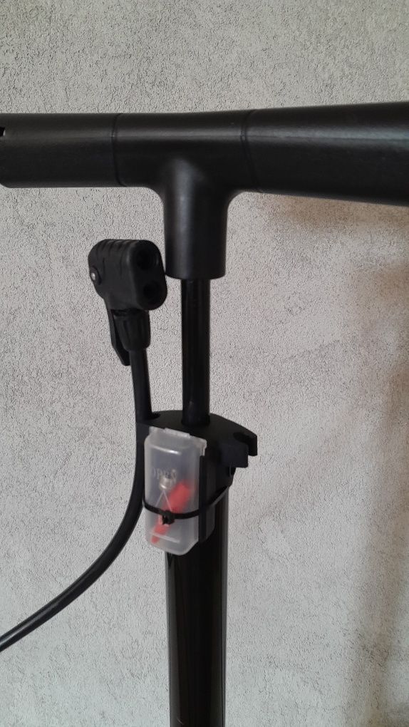Pompka rowerowa lub do piłek nowa