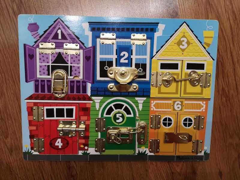 Tablica manipulacyjna z zamkami Melissa & Doug
