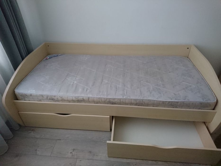Продам ліжко з матрасом 90*200 б/в в гарному стані