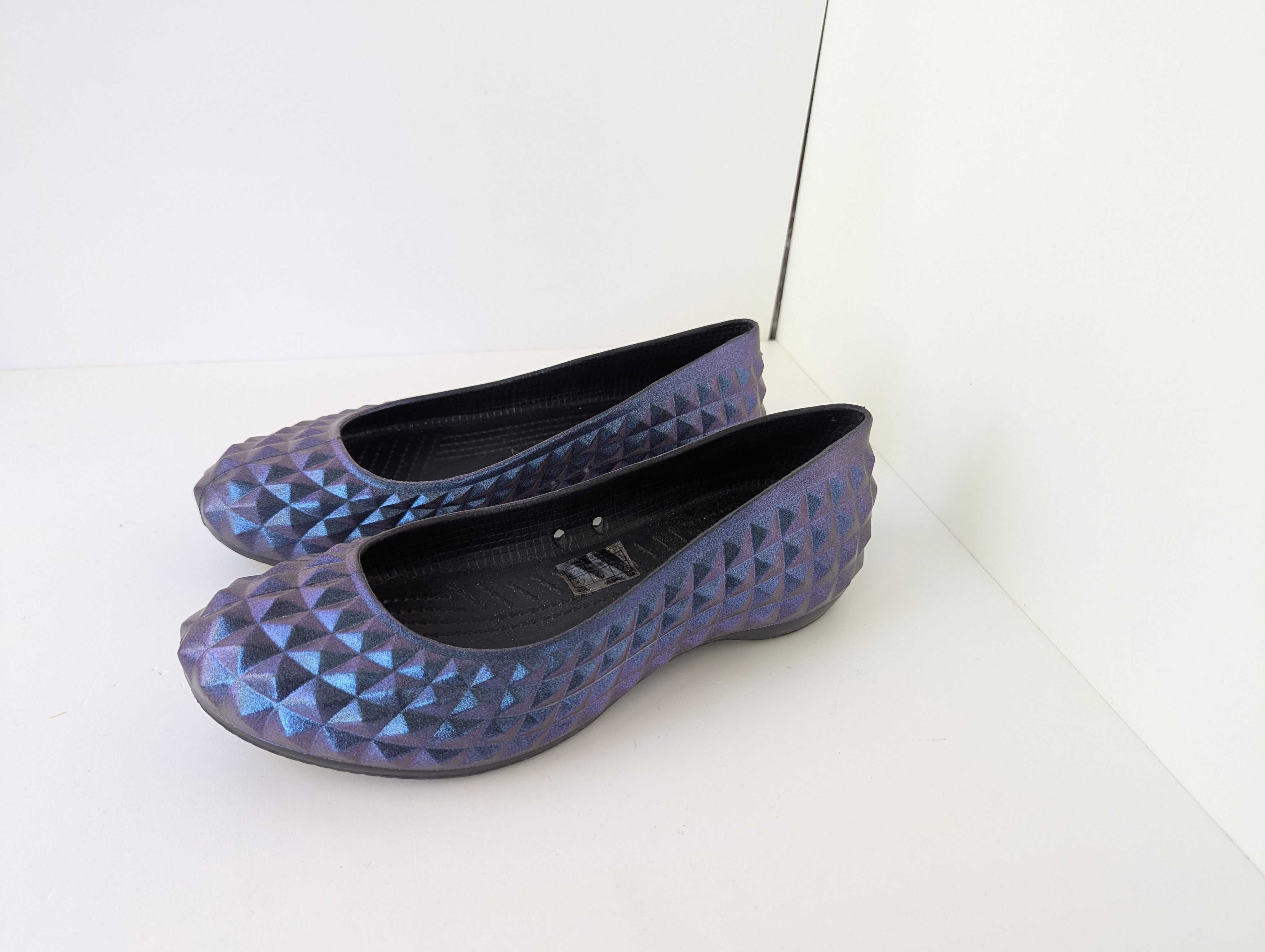 босоніжки  Crocs