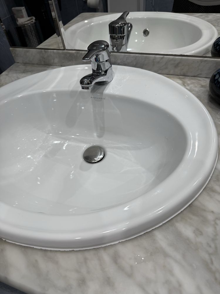 Movel wc, com espelho, 2 torneiras Roca e 2 pios