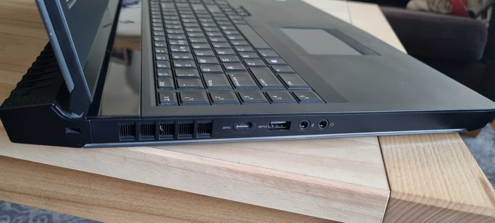 Laptop DELL ALIENWARE R4  17,3 i7 32 RAM GeForce 1070 8GB