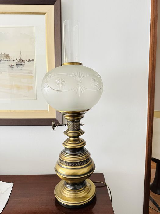 Candeeiro de mesa em latão