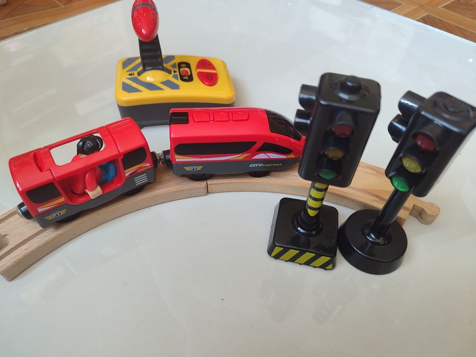 Локомотив на пульті поїзд  світлофор