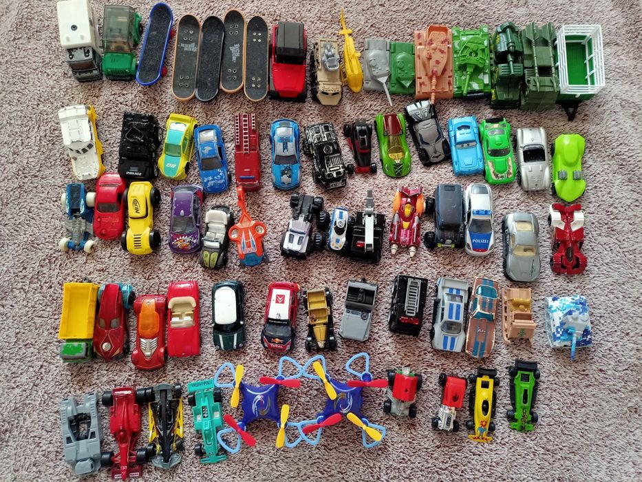 Машинки, літачки, оружиє