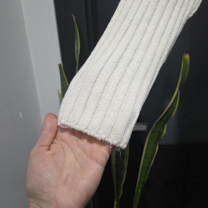 Śliczny sznurowany sweterek rozmiar M/38.