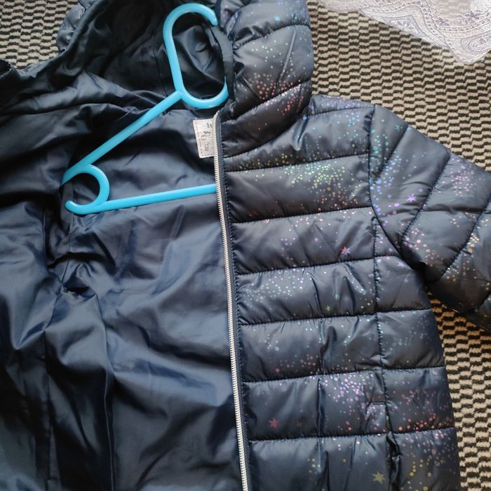 Kurtka granatowa z brokatem rozmiar 116