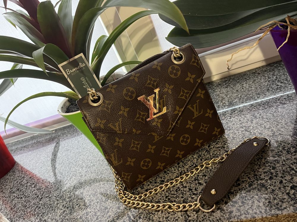 Сумочка  сумка VL  louis vuitton на цепочке клатч