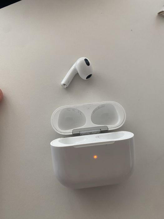 Airpods 3rd generation with left earbud (lightning case)