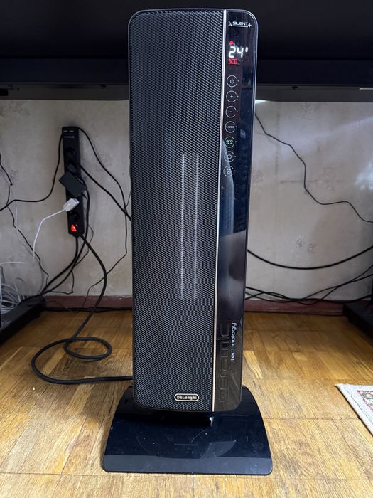 DeLonghi TCH8993ER.BC — керамічний тепловентилятор з пультом