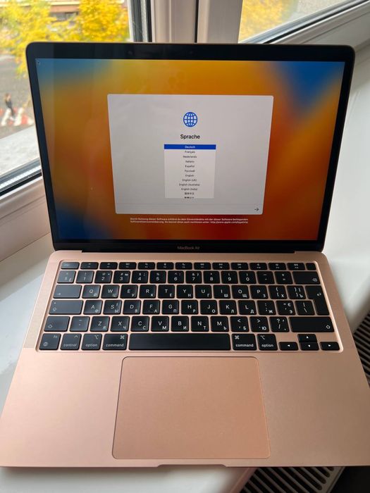 Продам MacBook Air 13 8/256