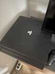 PS4 pro 1t,  2 pady 7 gier