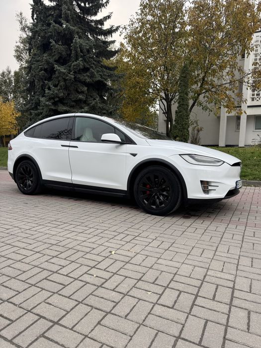 Пподам Tesla Model X