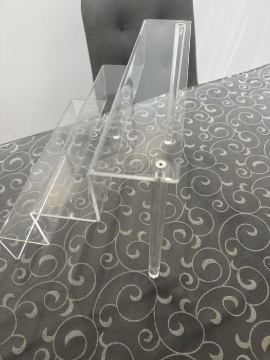 Expositor acrílico em escada