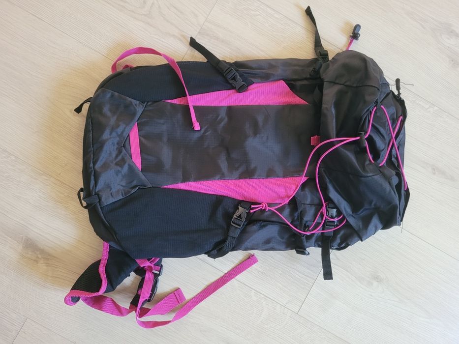 Plecak trekkingowy 26l NOWY Go Active czarny z różem