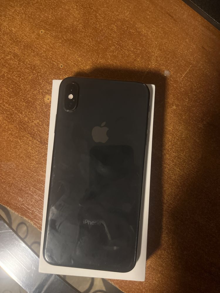 Iphone Xs Max.