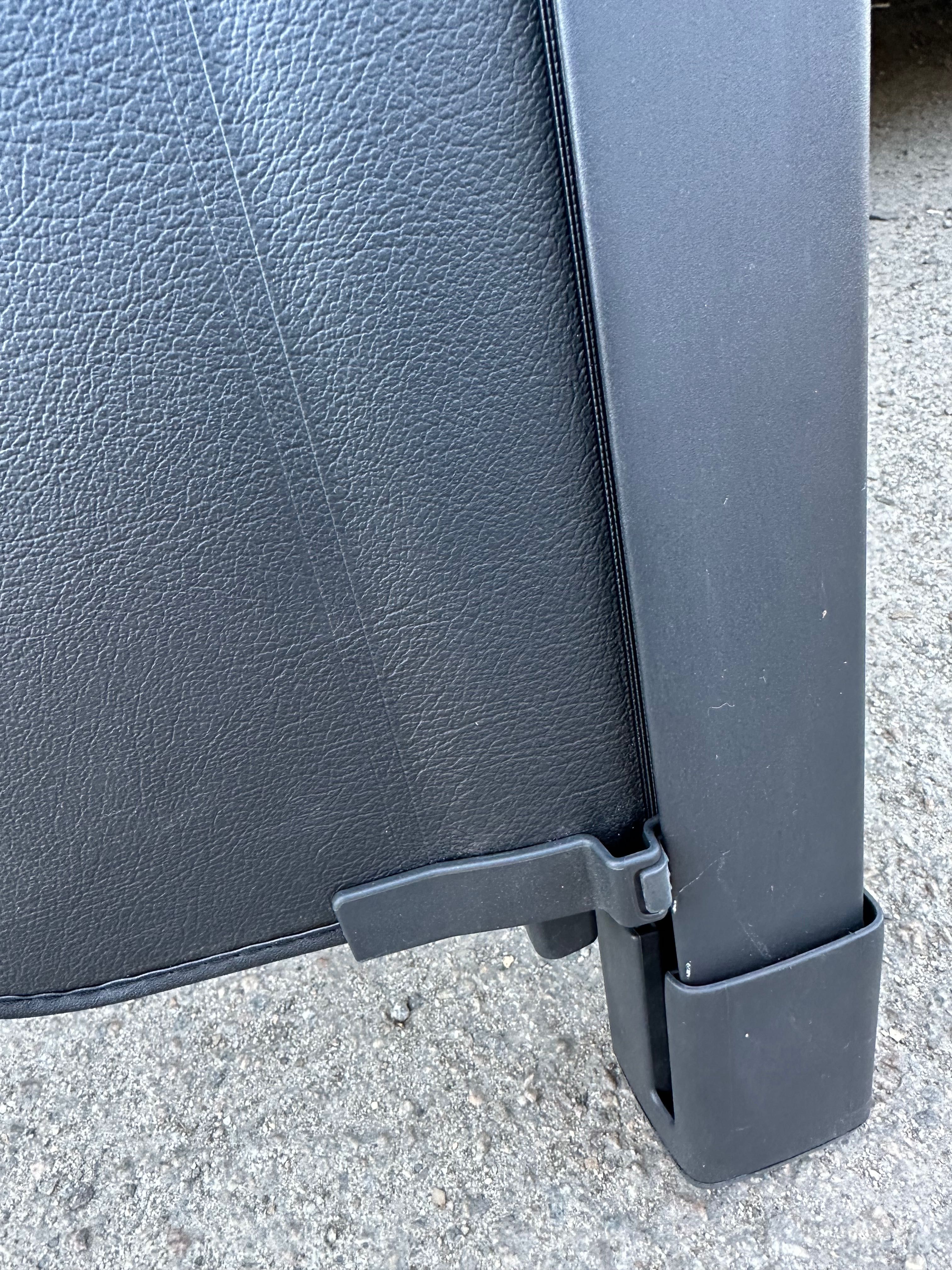 Шторка нова в багажник Volkswagen ID.6