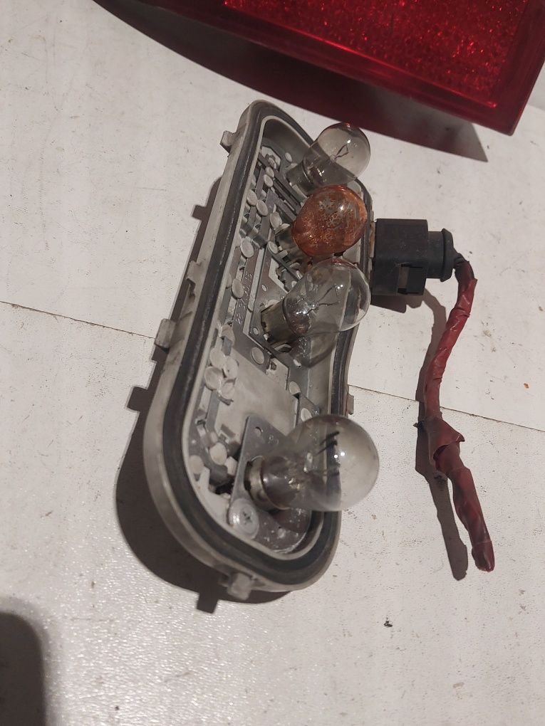 Audi a4 b6 kombi avant wkład tylnej lampy żarówek oprawa listwa