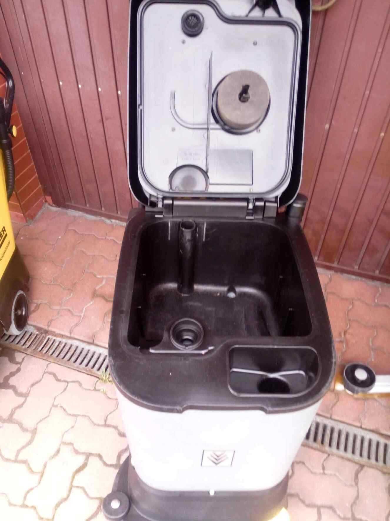Szorowarka KARCHER BR 45/40 C akumulatorowa sieciowa 230V