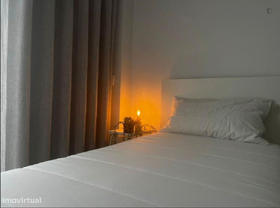 732564 - Quarto Privativo com Sala privativa em...