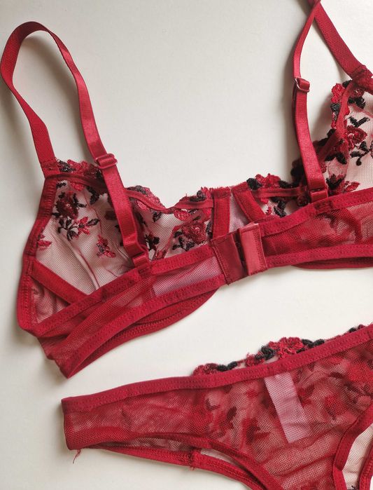 Zmysłowy czerwony komplet bielizny z haftem kwiatowym, S walentynki