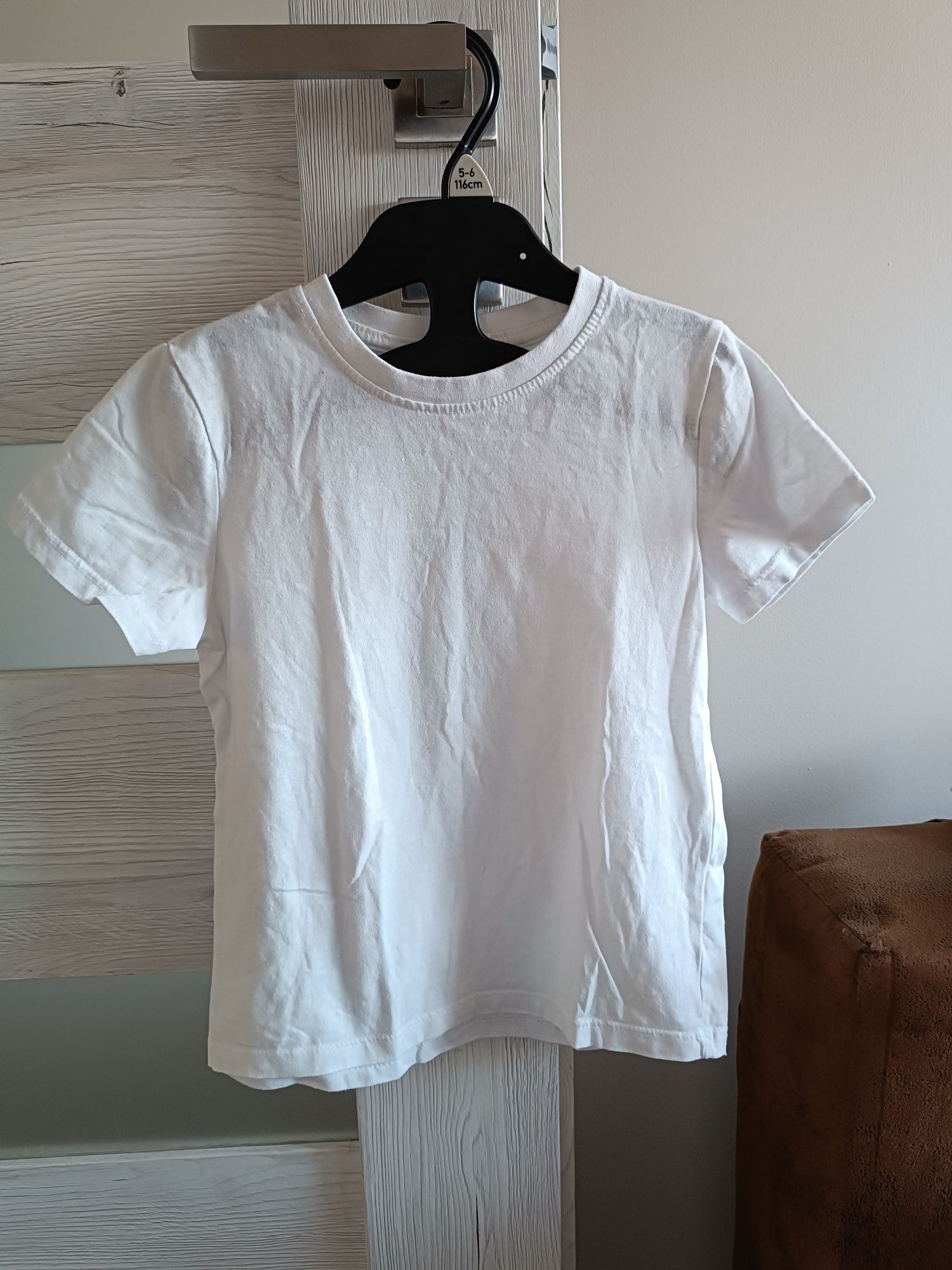 Biały t-shirt dla chłopca