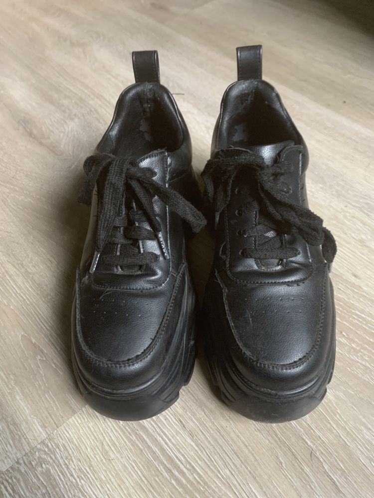 Czarne wysokie buty z łańcuchem rozmiar 37