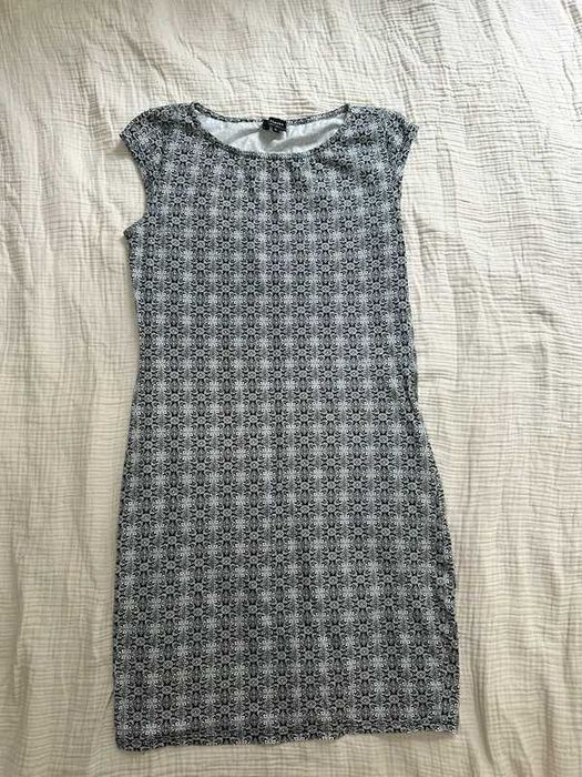 Sukienka w ciekawy wzorek