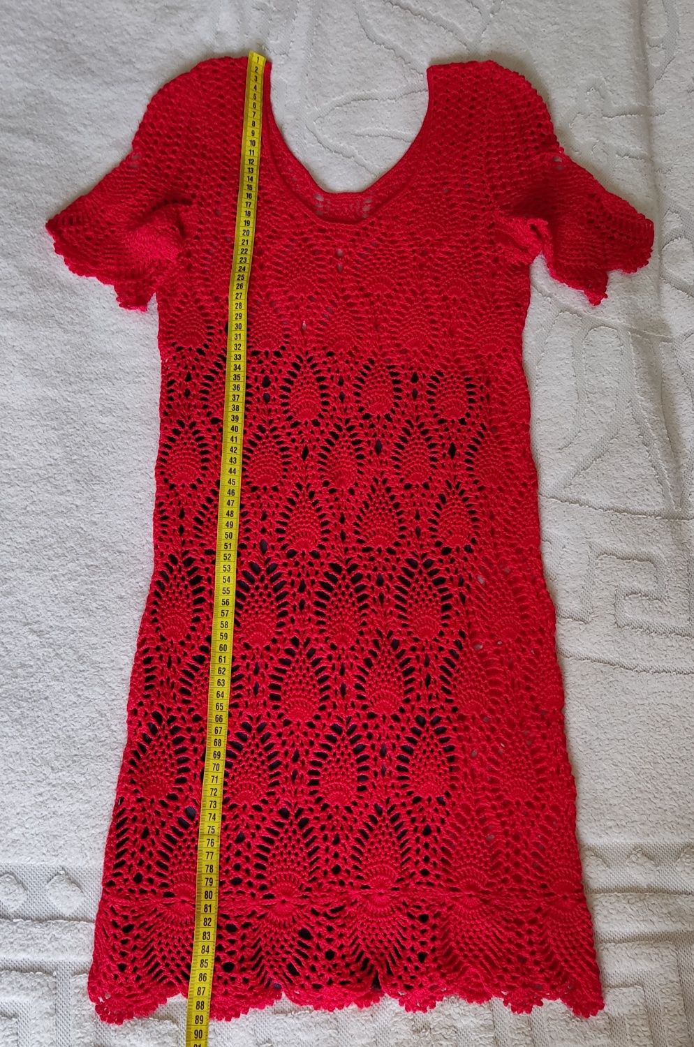 Красное вязанное платье