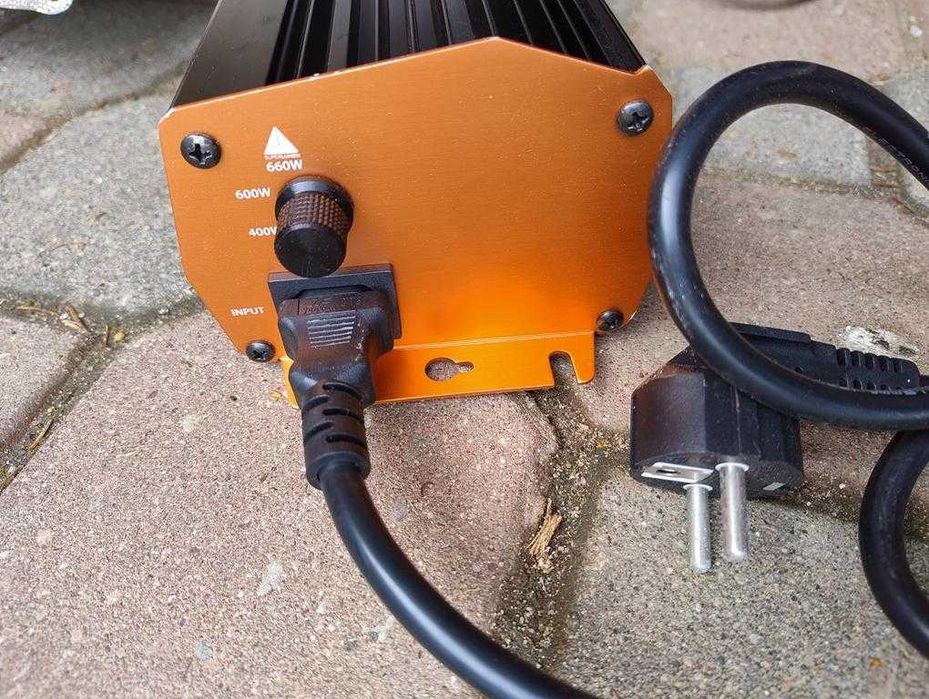 Zestaw oświetleniowy zasilacz NXE 600W odbłyśnik żarówka HPS kable