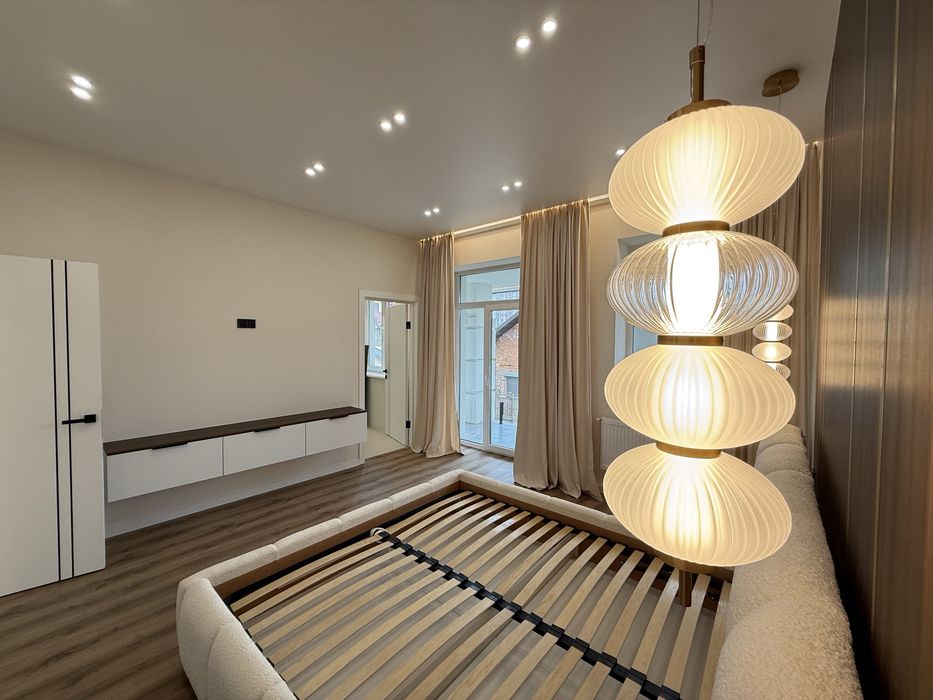 Продам сучасний будинок у передмісті. Ніхто не проживав