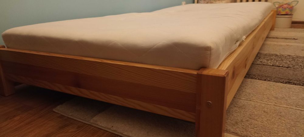 Łóżko sosnowe 200x70 z materacem