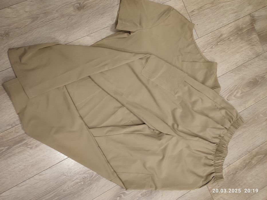 Nowy jasnobrązowy mundurek medyczny rozmiar S