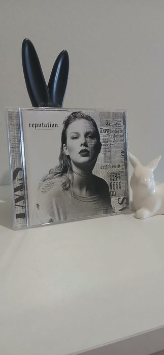 Taylor Swift Reputation Deluxe CD com poster assinado
