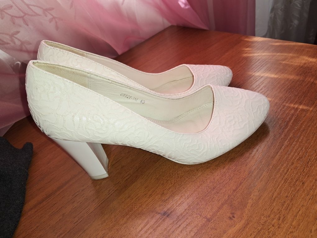 Туфлі весільні білі 40р