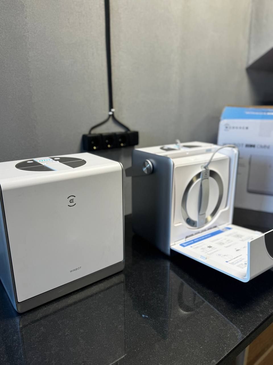 Робот-мийник вікон ECOVACS Winbot W2 Omni
