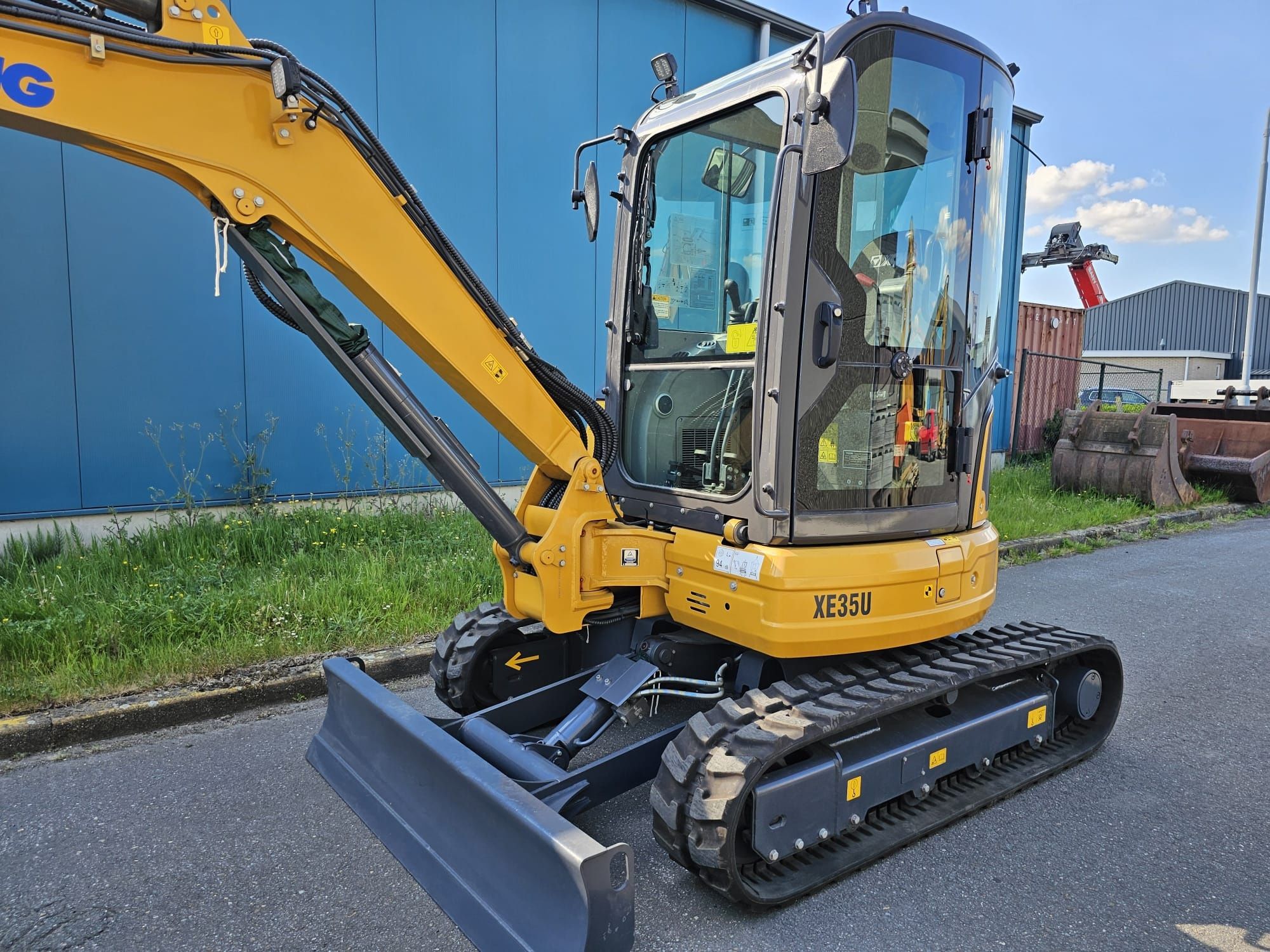 Mini giratória escavadora XCMG 4100kg Ano 2025